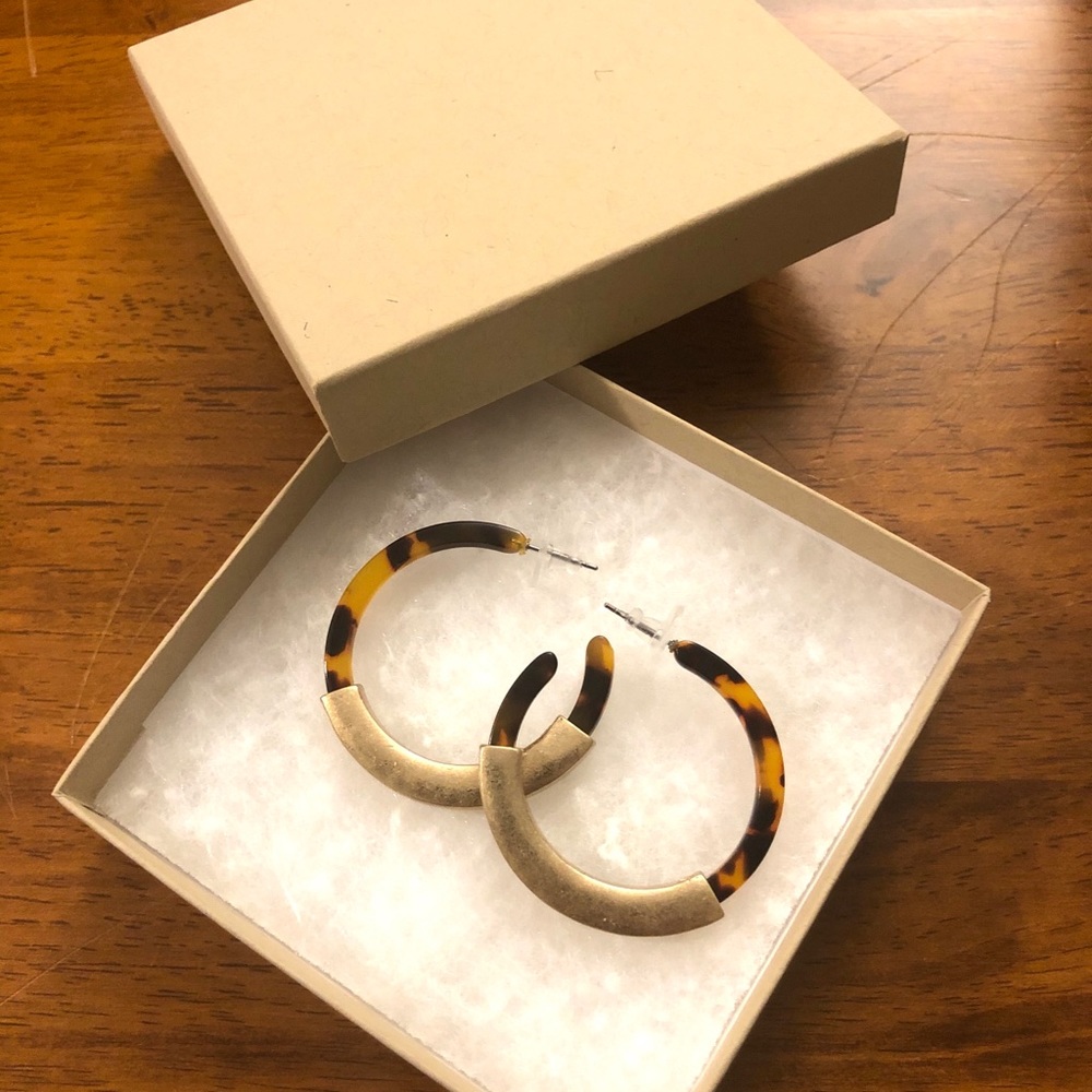 Tortoise Shell Circle Earrings with Gold Detail